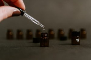 臉部精華油
