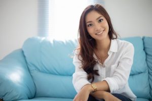 笑っている女性