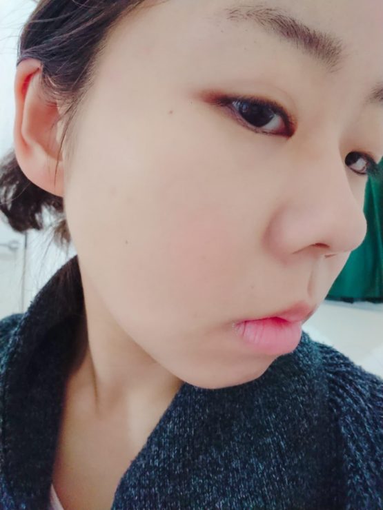 露華濃粉底液