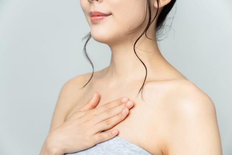 領口處青春痘
