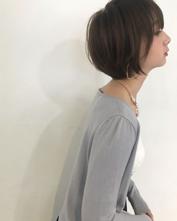 黒髪鮑伯頭髮型①前長後短,能展現出美人輪廓