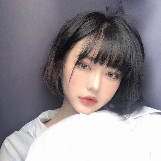 黒髪鮑伯頭髮型⑤慵懶蓬鬆的捲髮造型,讓你更有女人味!