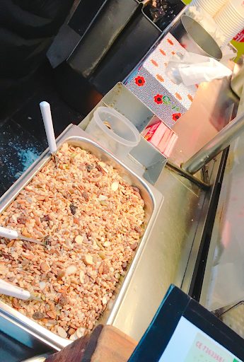 南浦洞在国際市場品嘗美食