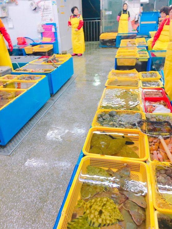 到釜山絕對要品嘗廣安里的新鮮魚類