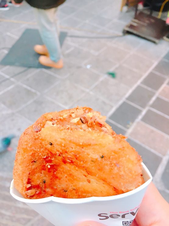 南浦洞在国際市場品嘗美食