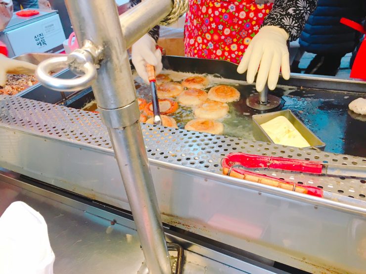 南浦洞在国際市場品嘗美食