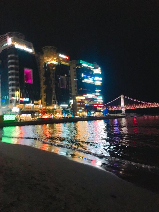 在廣安里海水浴場欣賞夜景（廣安大橋）