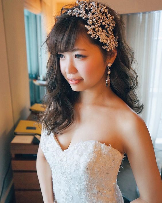 新娘髮型～將側邊頭髮自然垂下的梳髮造型