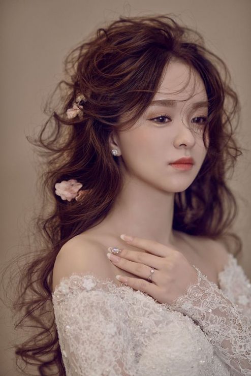 新娘髮型～將側邊頭髮自然垂下的梳髮造型