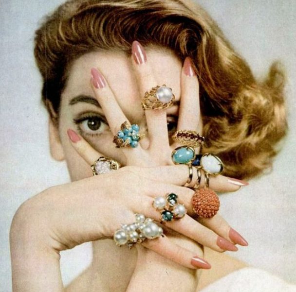 1950年代飾品也色彩斑斕