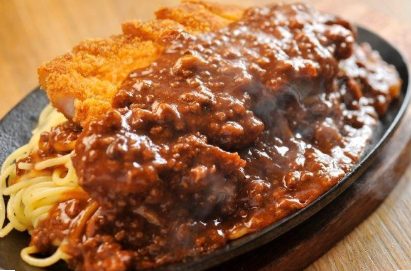 義大利麵與炸豬排的雙重奏「豬排肉醬麵」