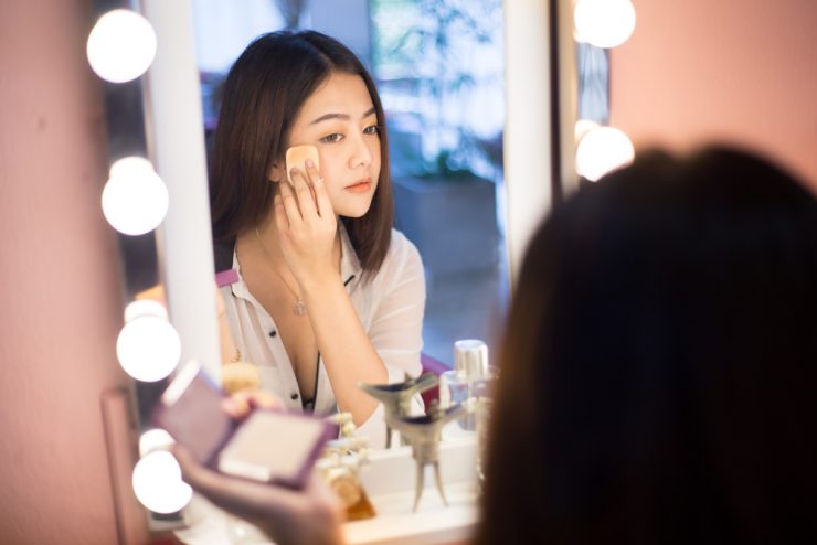 女性化妝義務