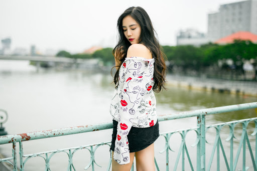 女性化妝義務