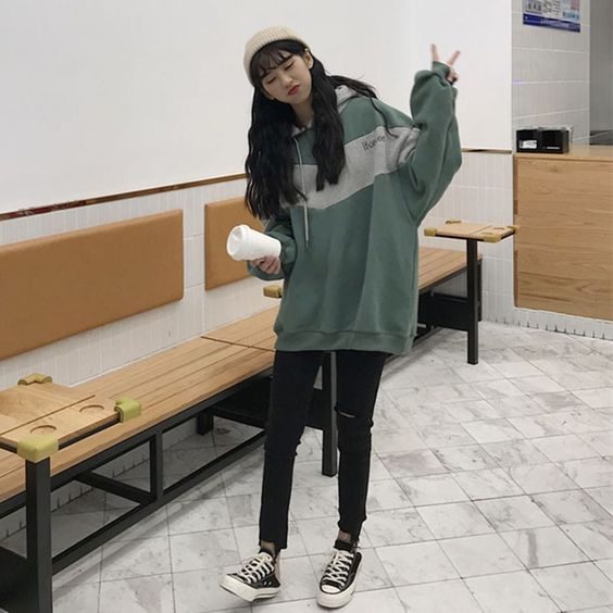 靠九分褲增添輕盈感