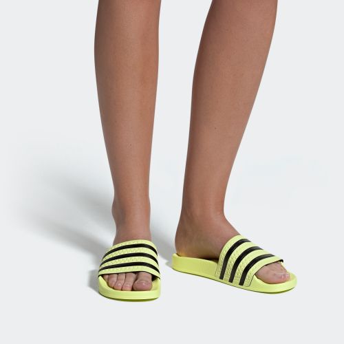 adidas拖鞋