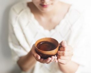 選擇不易掉色的潤色護唇膏