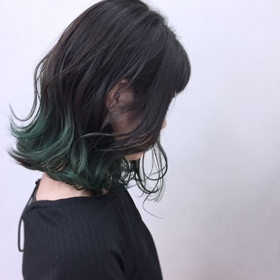 墨綠色