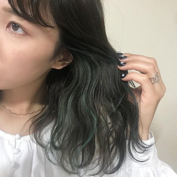 墨綠色
