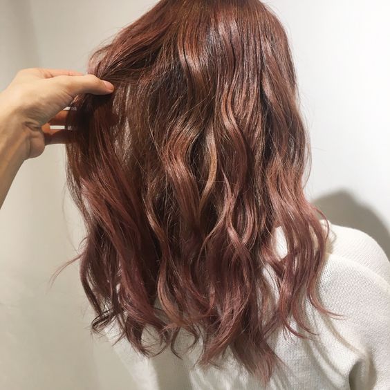 紅棕色