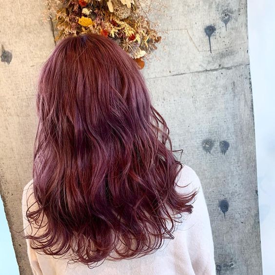 酒紅色