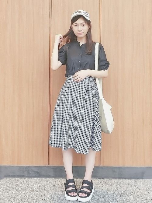 黑襯衫×設計感裙子