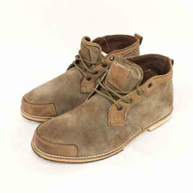 沙漠靴讓男生的腳上更增添幾分俐落感 現在時下男生必備的沙漠靴 美力升級beauty Upgrade