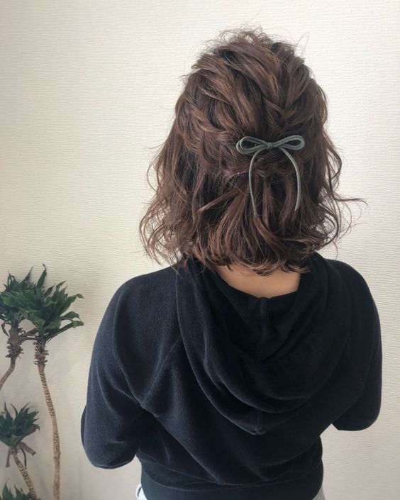 鮑伯頭綁頭髮