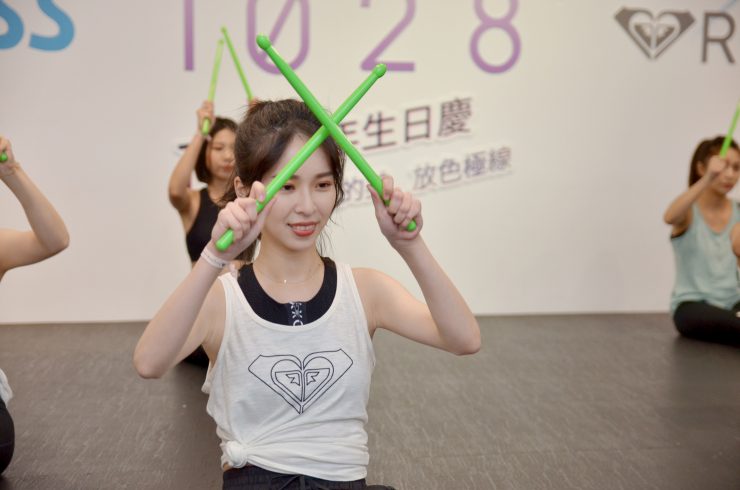 1028 放色線激穩抗震眼線液