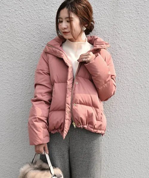 粉色羽絨衣