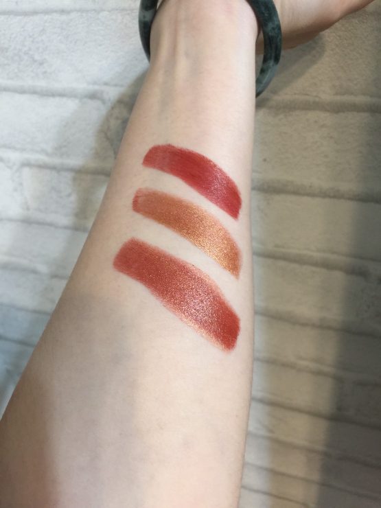 莫蒂膚彩妝Motives Cosmetics的推薦明星商品②:莫蒂膚®戀戀雙色唇膏-皇室紅試色