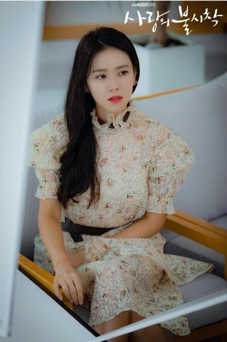 愛的迫降 孫藝珍 南韓富家女妝容重點1.唇妝