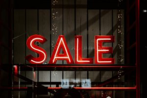 網購化妝品比起在櫃上購買價格便宜