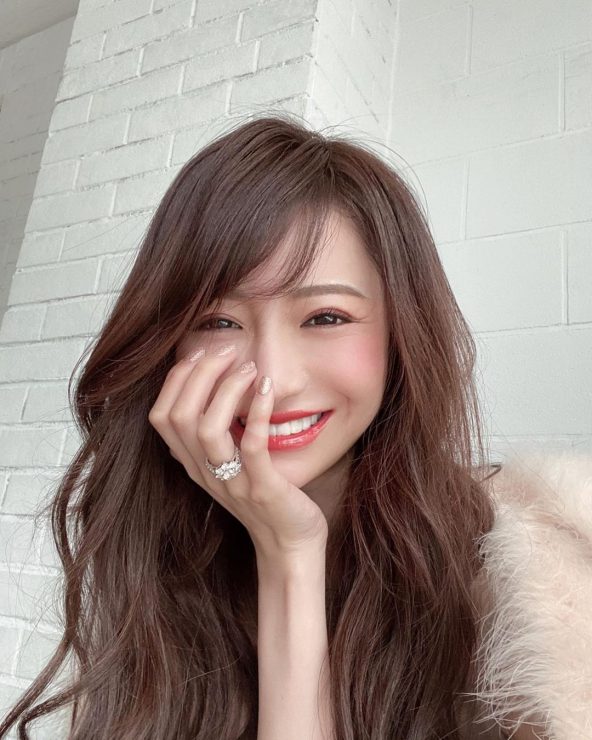 愛澤繪美里的女公關詳細化妝步驟