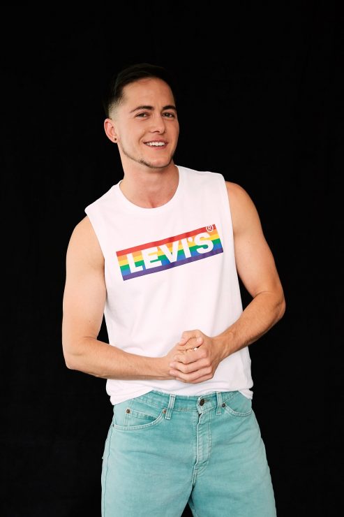 LEVI’S® Pride平權系列單品包括印有LEVI’S® Box Logo、全新復古字型Logo等不同為平權發聲的上衣短TEE單品。_1