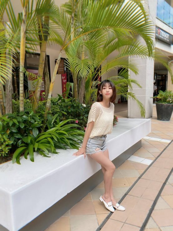 O-LIWAY-寬版蕾絲織紋罩衫式針織上衣台灣製造