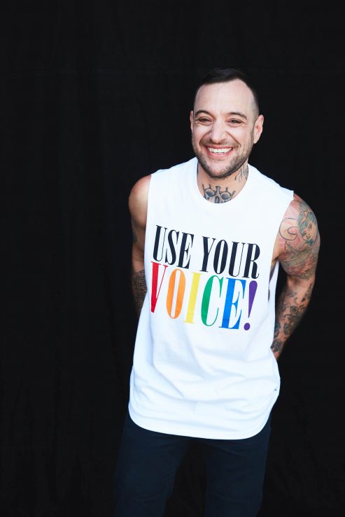 今年LEVI’S® Pride平權系列以「為自己發聲」(Use Your Voice)為口號，希望能夠凝聚向心力，鼓勵每個人都能勇敢地表現自我。