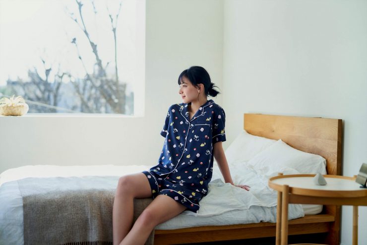 女裝家居服設計上包含了擁有催眠能力的經典角色「夢幻」、「胖丁」等可愛的角色，只要仔細觀察家居服上的圖案，就會發現更多不一樣的設計小巧思！