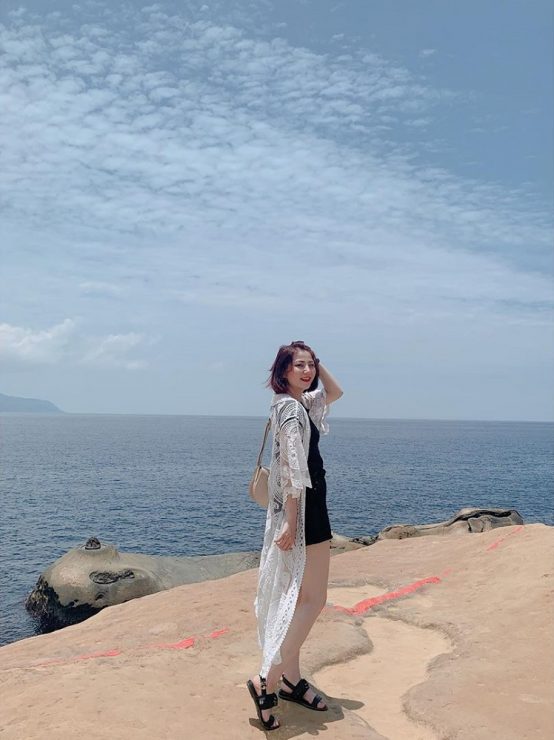 夏天海邊野柳拍照
