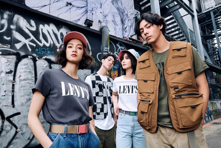 LEVI’S® 也在本季帶來了有著硬派軍裝元素和粗獷工裝風格的輪廓單品，就是要徹底顛覆過往你所熟悉的 LEVI’S® LOOK！
