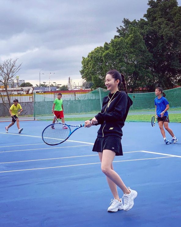 SKECHERS老爹鞋穿搭曾之喬同款