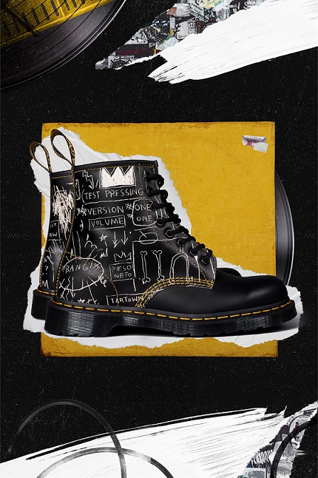 《Dr. Martens x BASQUIAT》系列，粗曠的線條、大膽奔放的撞色與充滿隱喻的文字、數字及符號，為原本已經個性十足的馬汀靴增添更多反叛