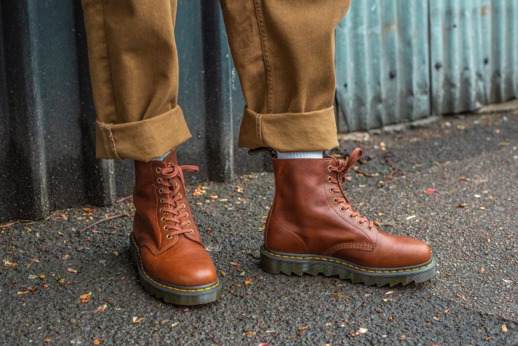 本季將Ziggy鋸齒狀鞋底運用在Dr. Martens的ICON鞋款上，此為1460八孔鞋