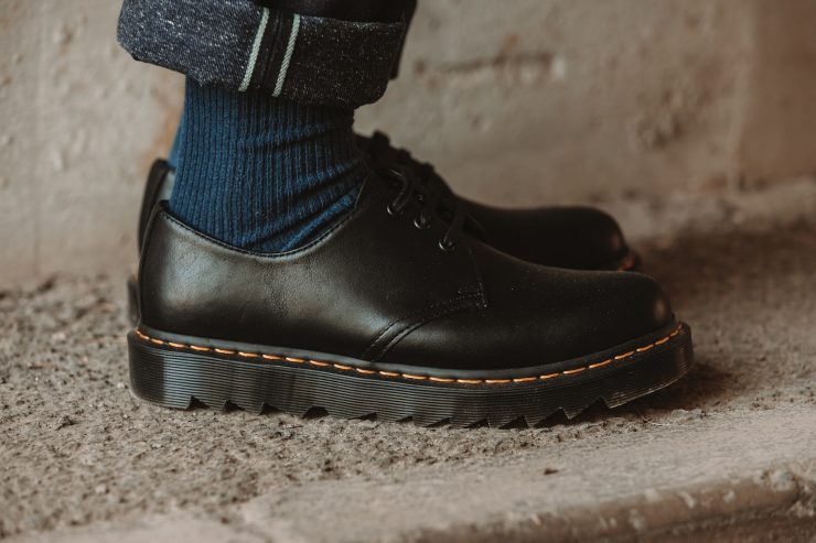 本季將Ziggy鋸齒狀鞋底運用在Dr. Martens的ICON鞋款上，此為1461三孔鞋