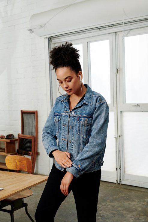 LEVI’S® X Google第二代智慧丹寧夾克擁有音訊、追蹤、導航、智能助理、相機、光和重要通知等七大應用