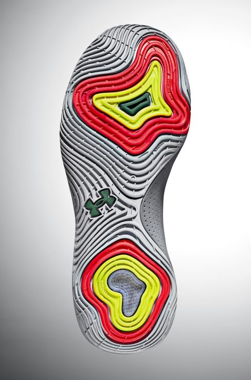 「UA EMBIID ONE」不管是材質選擇、重量、抓地力等等，充分賦予高度支撐及靈敏的性能，完整滿足Joel Embiid全方位打法。