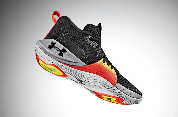 「UA EMBIID ONE」鞋側TPU穩定片背面出現彩蛋，暗藏家人的名字，展現家人對於他的重要性，過程中給予他的支持。