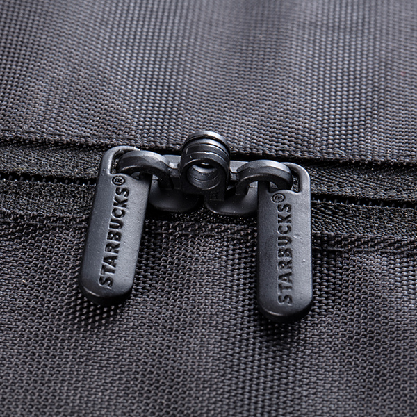 休閒背提兩用袋，售價$ 750。 (5)