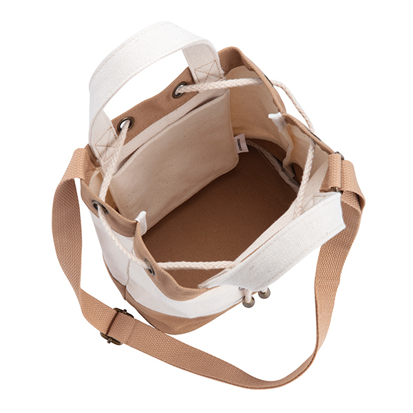 簡約抽繩水桶包，售價$500 (6)