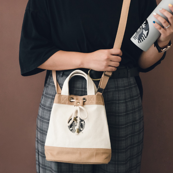 簡約抽繩水桶包，售價$500 (7)