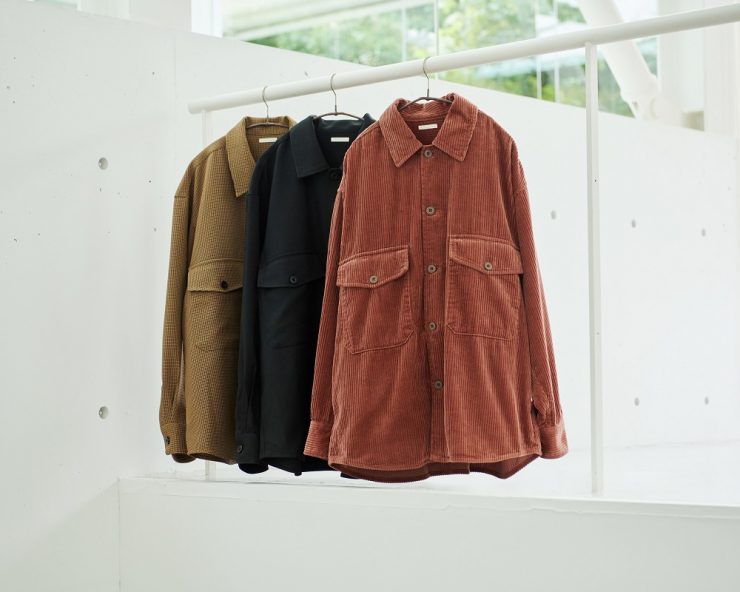 GU CPO寬版大口袋襯衫外套系列除了素色外，也推出格紋、燈心絨等不同款式與材質的選擇，成為時下男女初秋對抗忽冷忽熱溫差不可或缺的秘密武器。